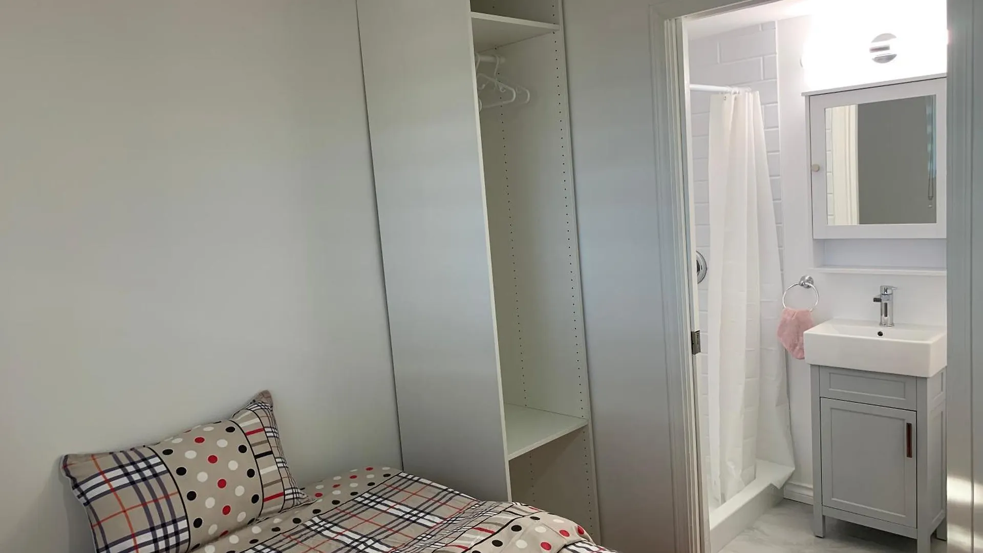 Penzion Exclusive Offer - A Special Deal Ending Soon!! Super Nice Location - Very Close To Yvr Airport And Shopping Center & Easy Transportation Vancouver Kanada